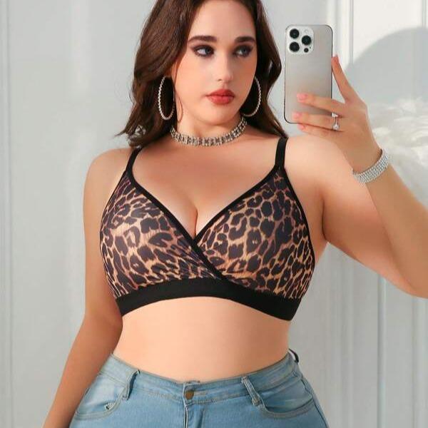 Plus Size Simple Solid Color Wireless & Unpadded Bra