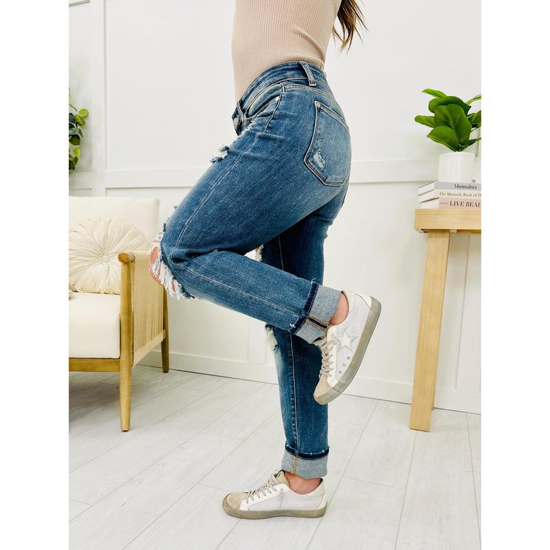 Restock! Judy Blue REG CURVY Somewhere On a Bleach Mid Rise Boyfriend Jeans