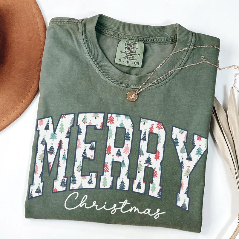 Comfort Colors Merry Christmas Shirt, Trendy Christmas T-shirt, Cute Winter T-shirt, Holiday Top, Christmas Shirt for Women