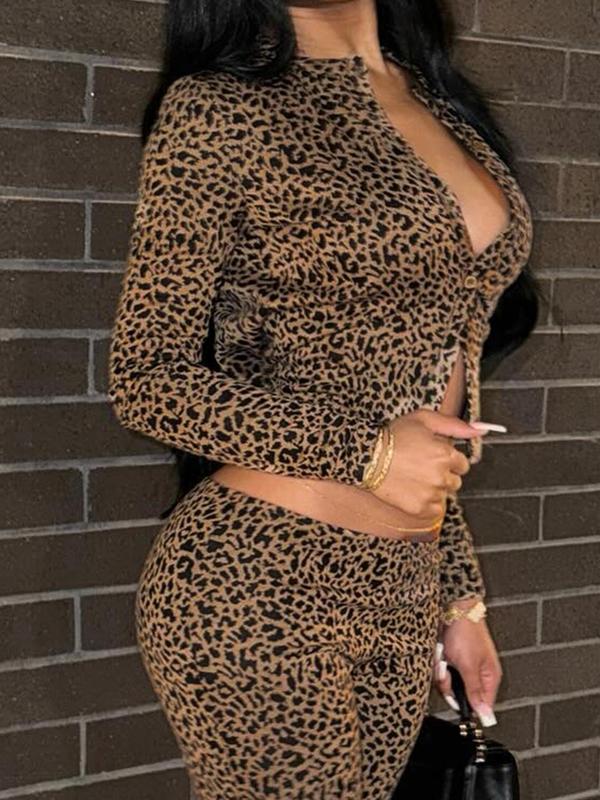 Women's Leopard Print Button Front Crop Top, Casual Long Sleeve Round Neck Top for Fall & Winter, Women's Clothes for Daily Wear