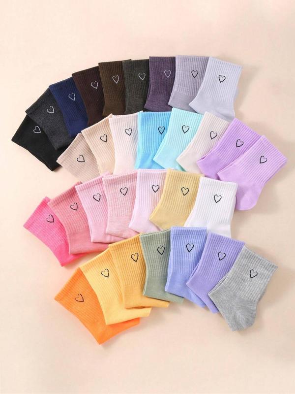 Random Color Heart Pattern Crew Socks, Casual Moisture Wicking Socks, Soft Comfy Breathable Socks for All Seasons Daily Wear