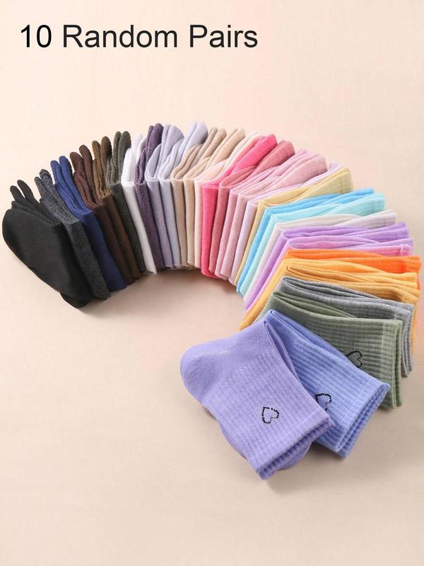 Random Color Heart Pattern Crew Socks, Casual Moisture Wicking Socks, Soft Comfy Breathable Socks for All Seasons Daily Wear